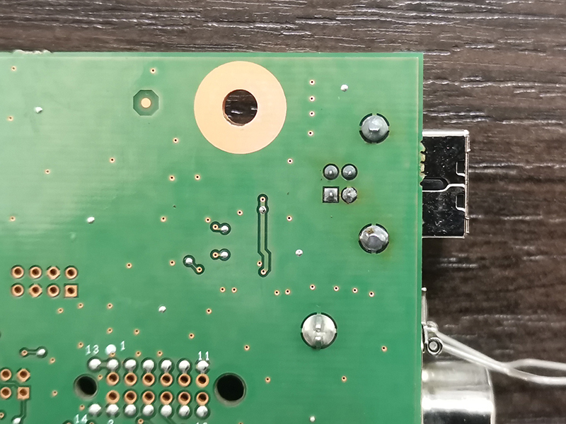 Впаянный новый USB-разъем